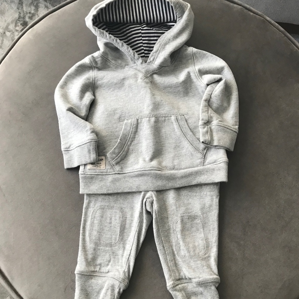 BabyGap boy’s hoodie sweatsuit set
